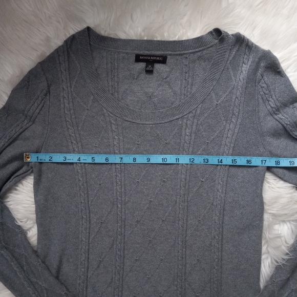 Banana Republic Sweater - Picture 4 of 6